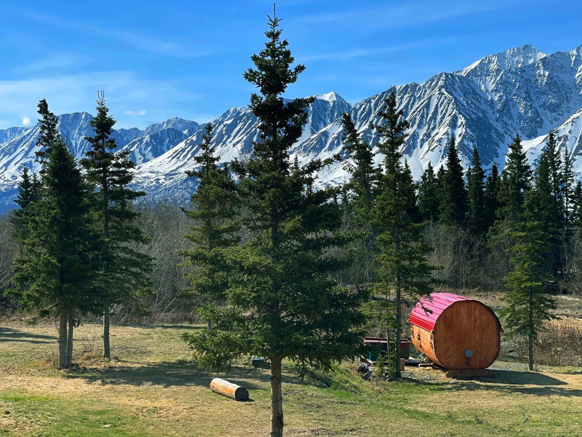 Mount Logan Ecolodge & Retreat Center 헤인즈 정션 외부 사진
