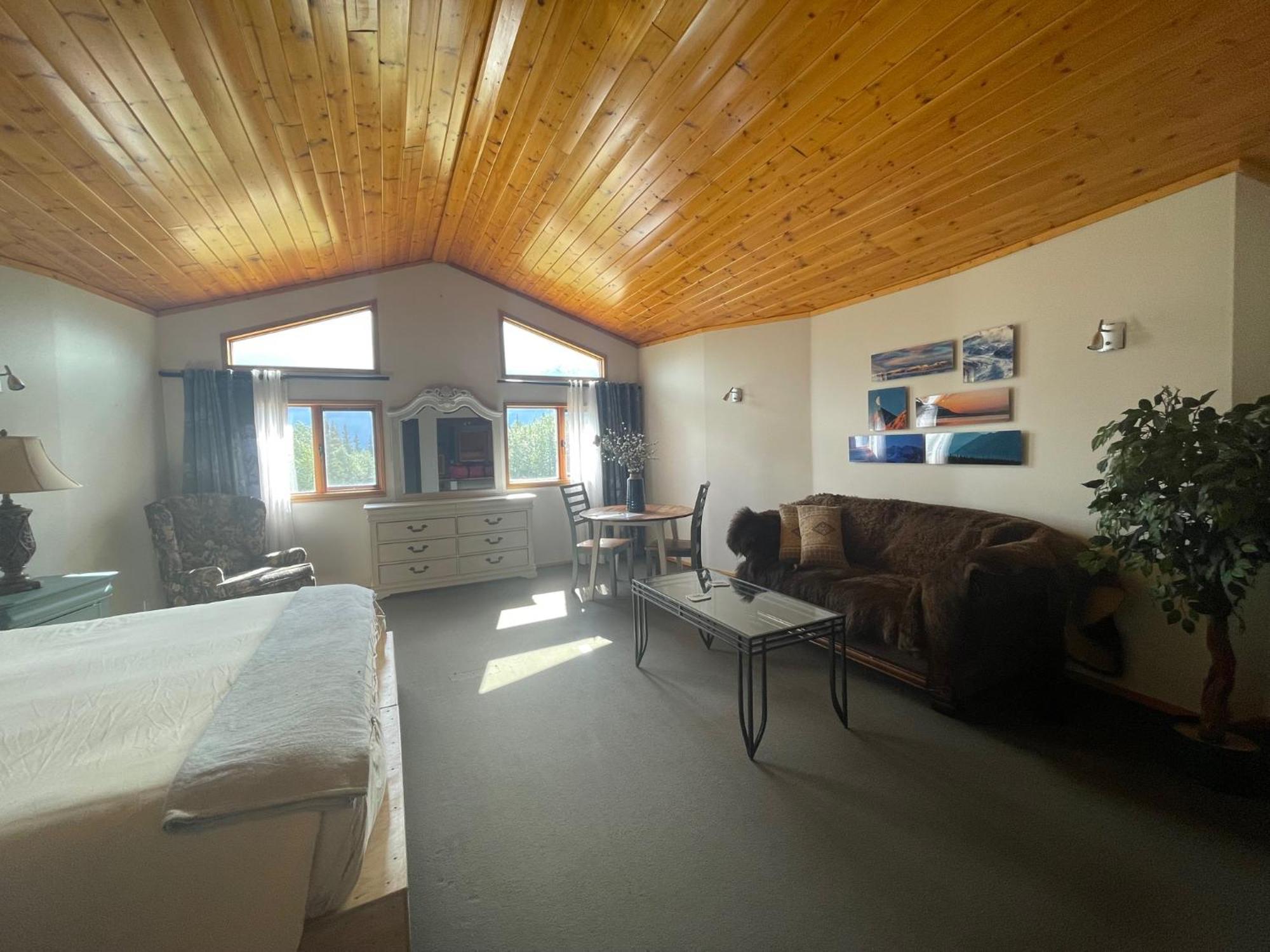 Mount Logan Ecolodge & Retreat Center 헤인즈 정션 외부 사진
