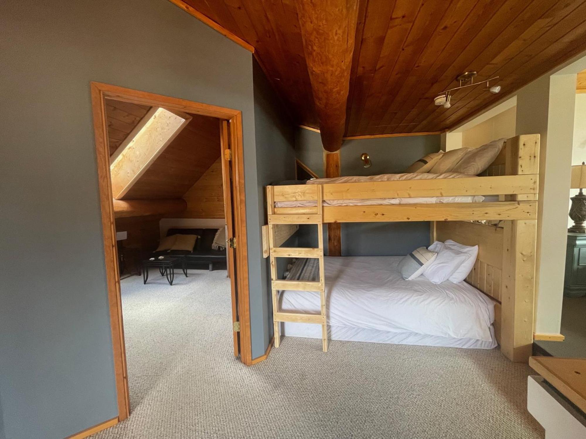 Mount Logan Ecolodge & Retreat Center 헤인즈 정션 외부 사진