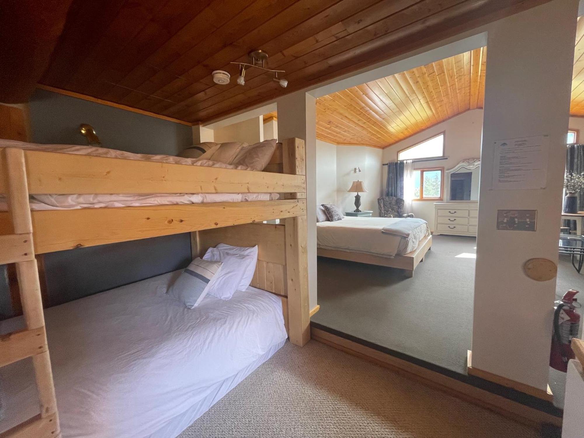 Mount Logan Ecolodge & Retreat Center 헤인즈 정션 외부 사진
